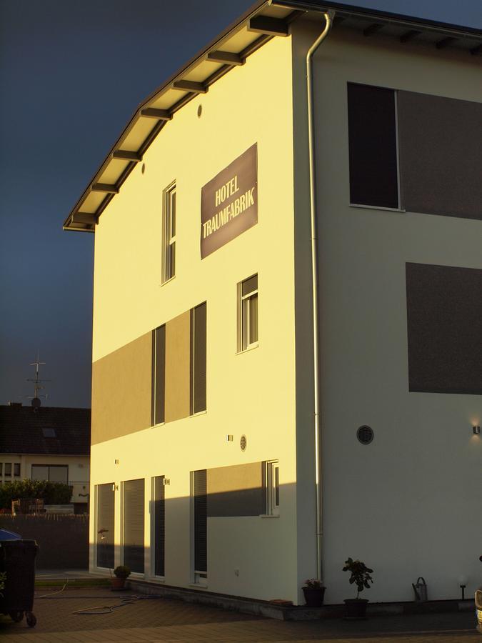 Hotel Traumfabrik Buettelborn Bagian luar foto