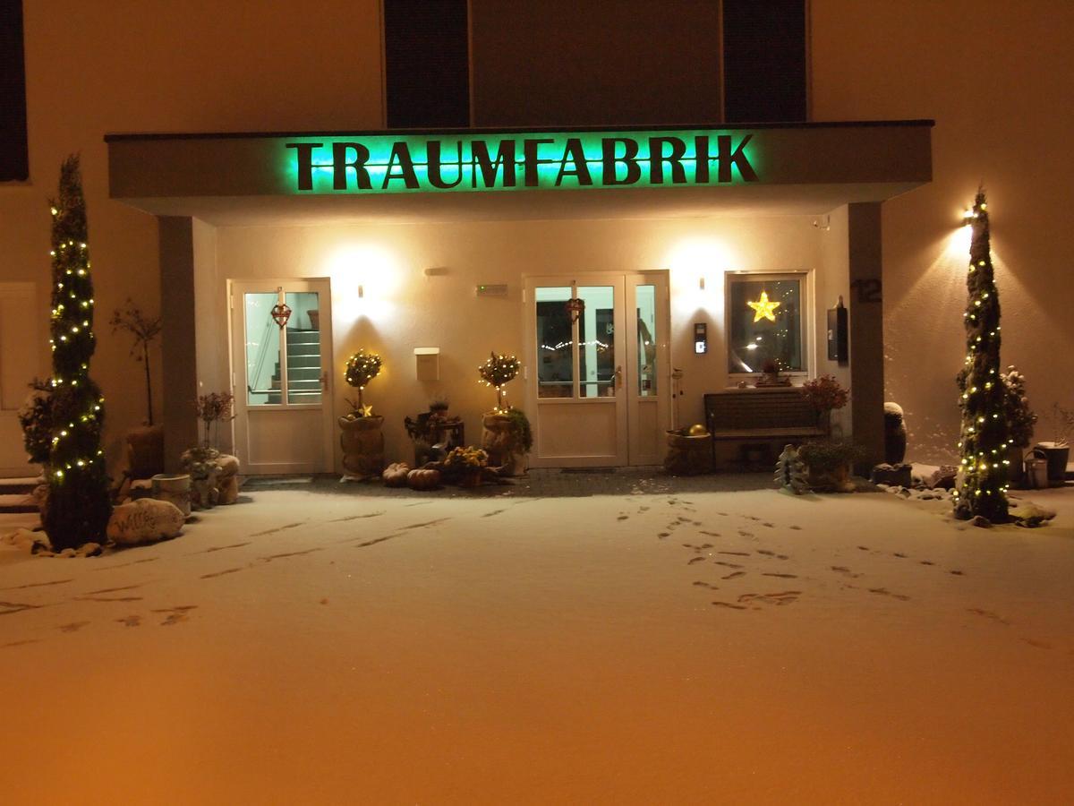 Hotel Traumfabrik Buettelborn Bagian luar foto