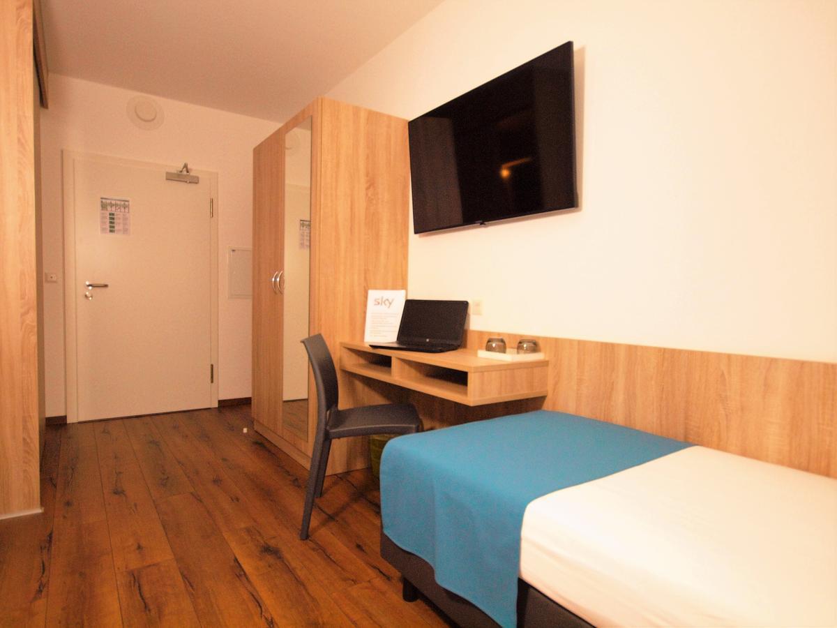Hotel Traumfabrik Buettelborn Bagian luar foto